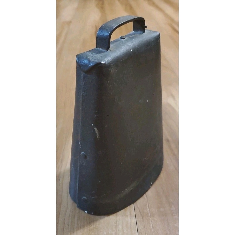 Antique Primitive‎ Riveted Metal Cow Bell Rustic Farmhouse - Picture 2 of 9